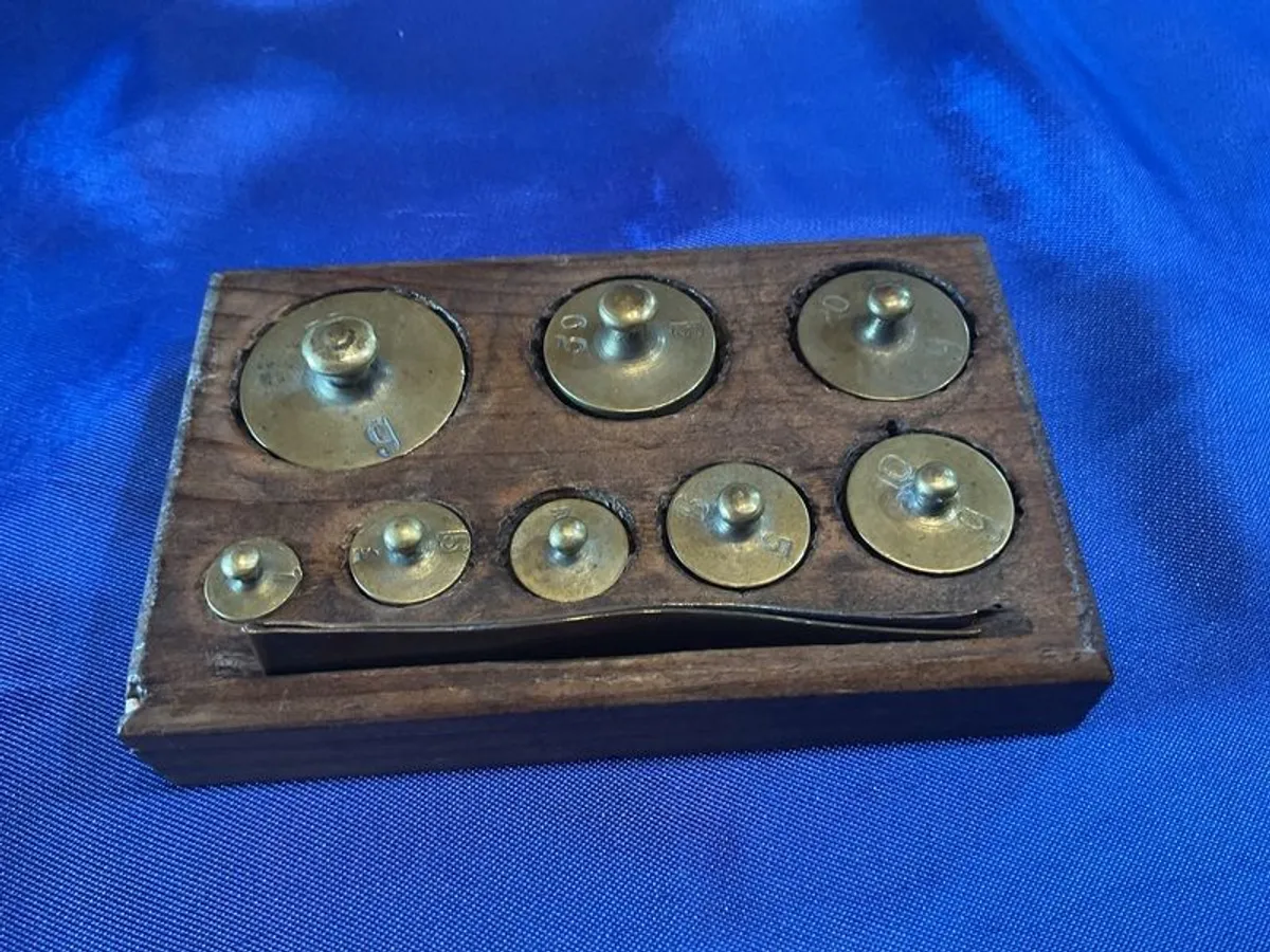 set of vintage brass weights - Image 2