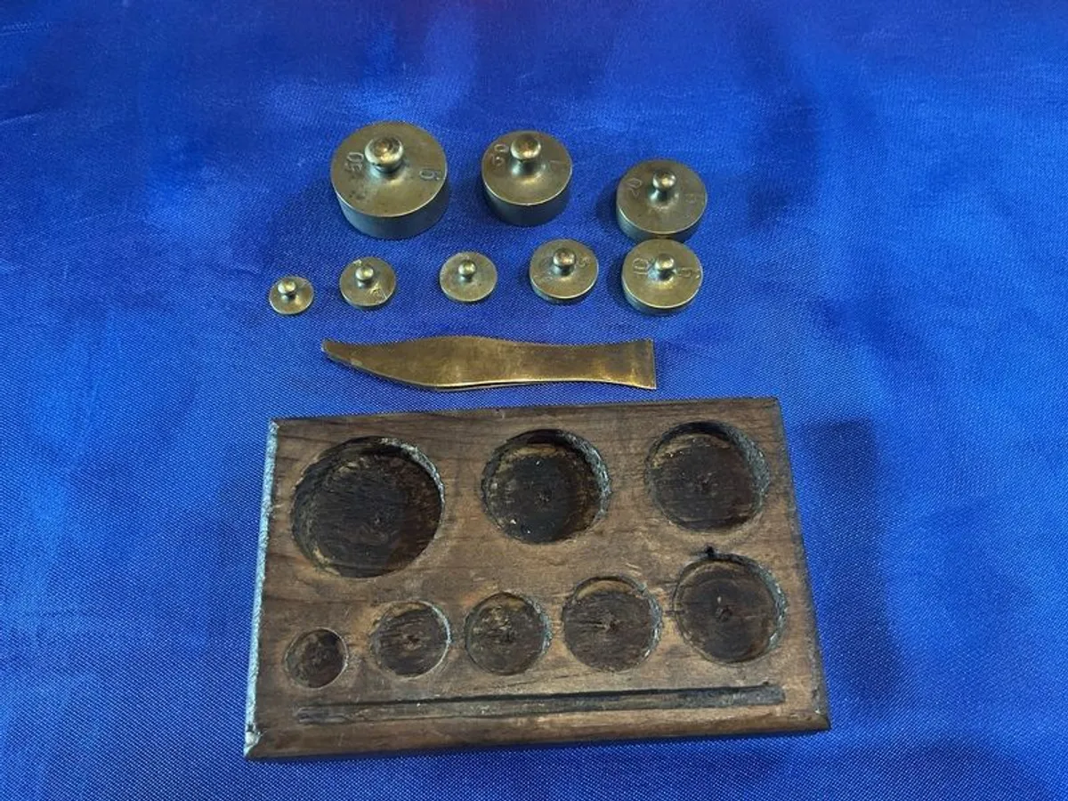 set of vintage brass weights - Image 4