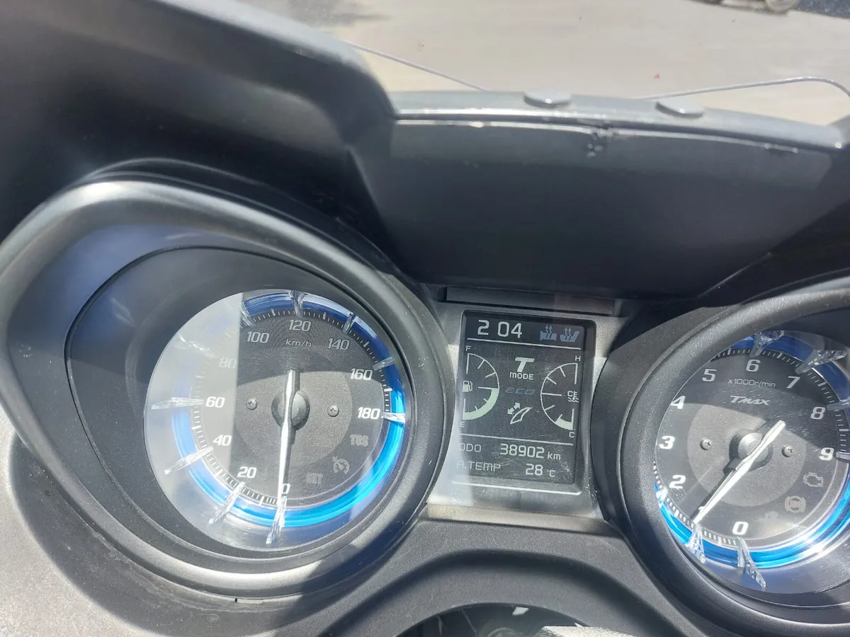 2021 YAMAHA TMAX 560 TECHMAX MOTO4U - Image 4