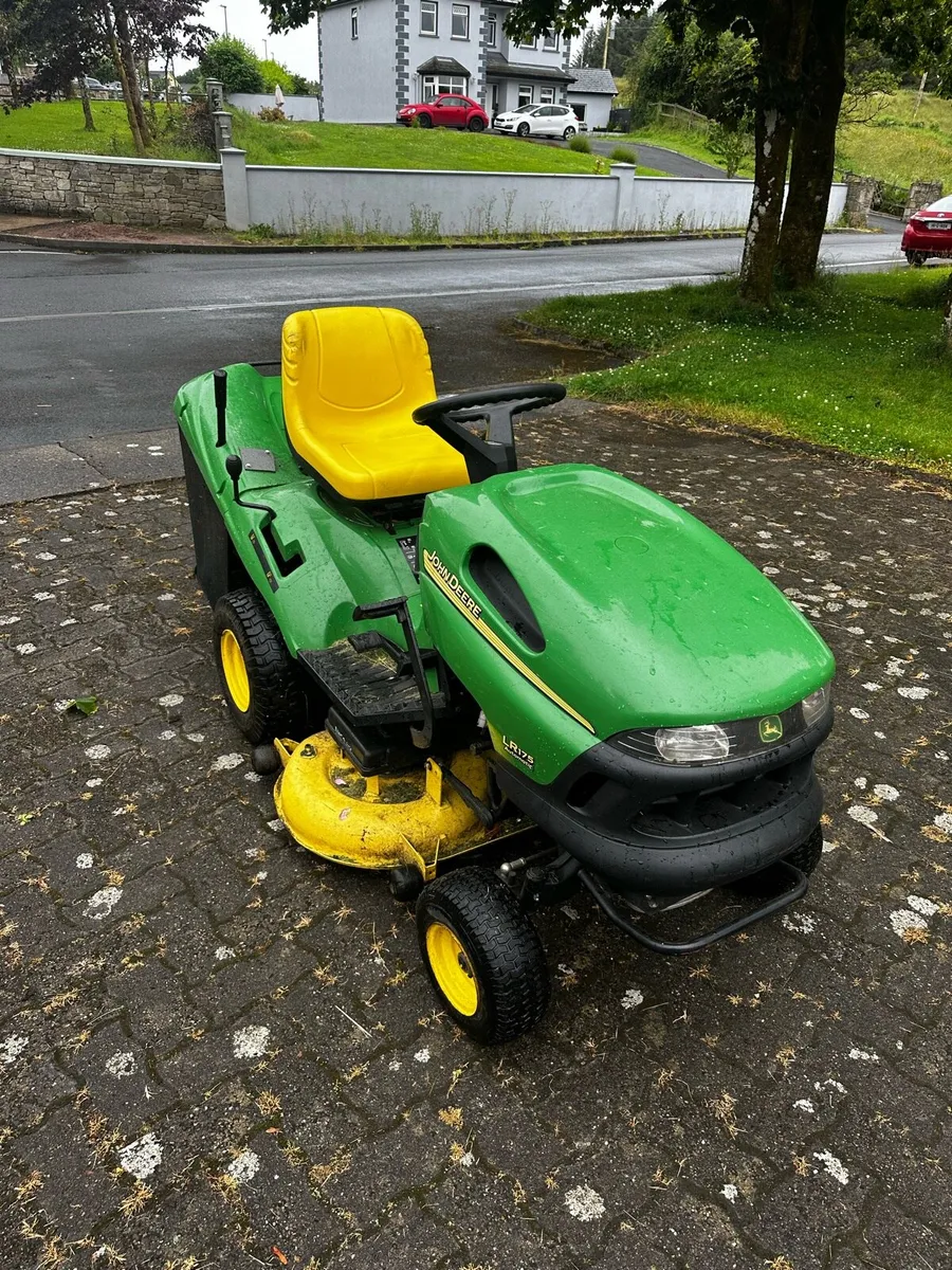 2006 John Deere LR175 Ride-On Mower - Image 1