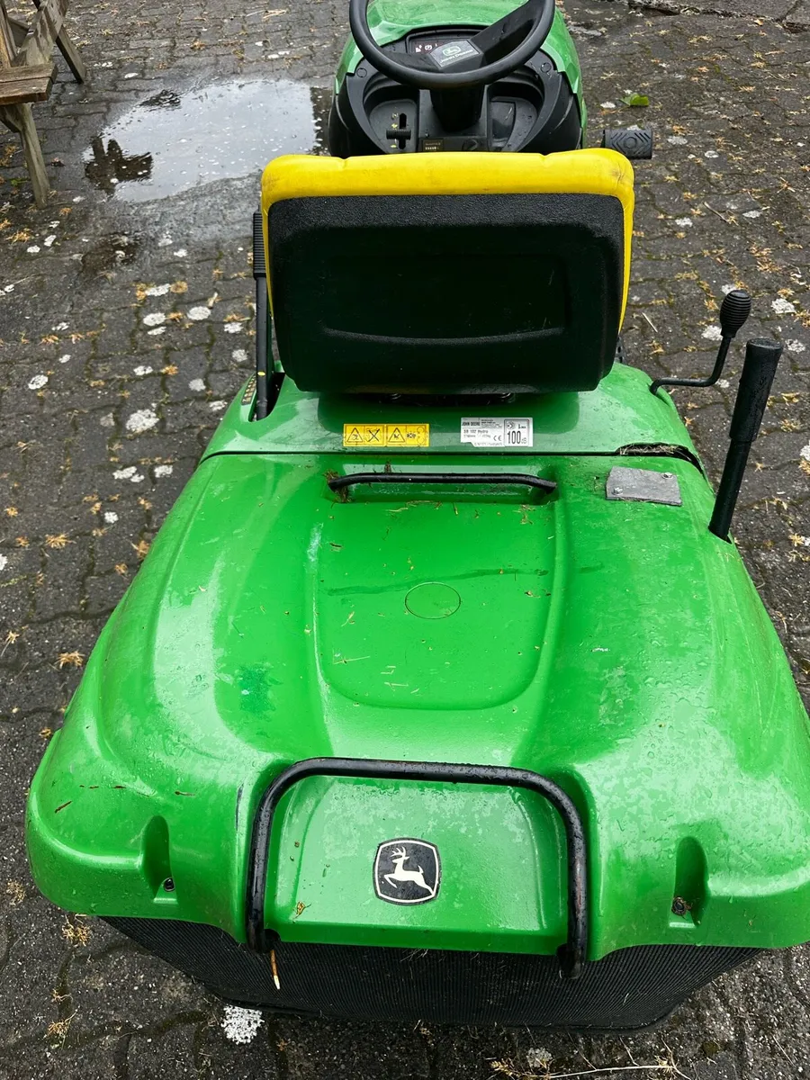 2006 John Deere LR175 Ride-On Mower - Image 2