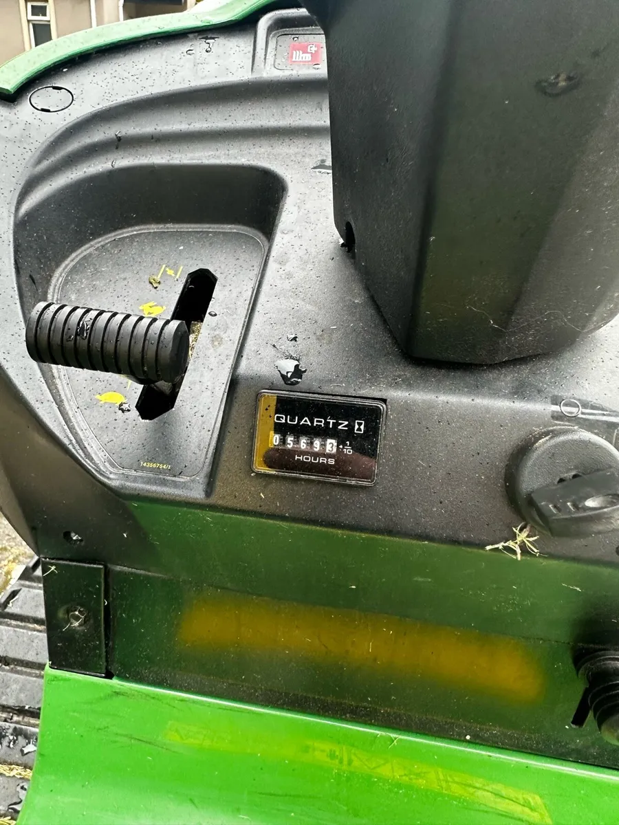 2006 John Deere LR175 Ride-On Mower - Image 3