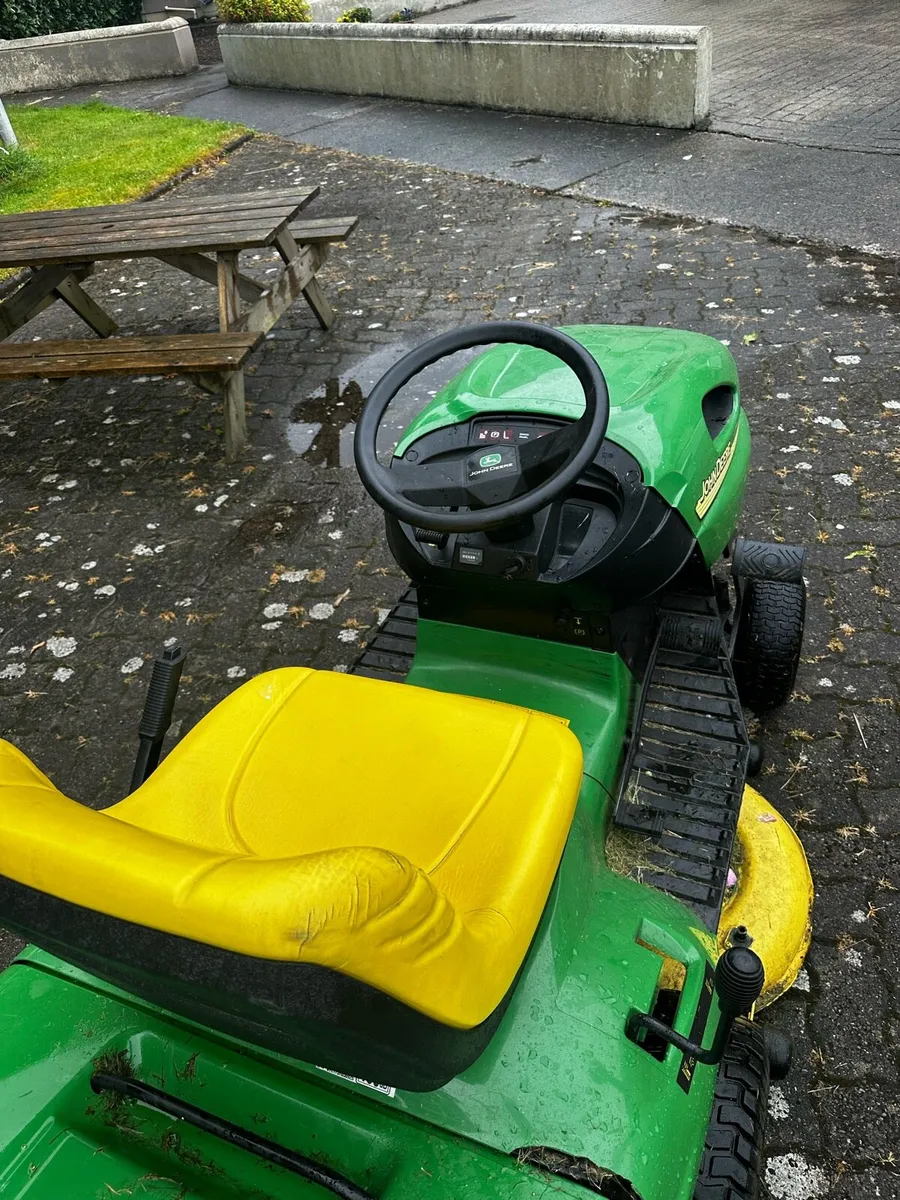 2006 John Deere LR175 Ride-On Mower - Image 4
