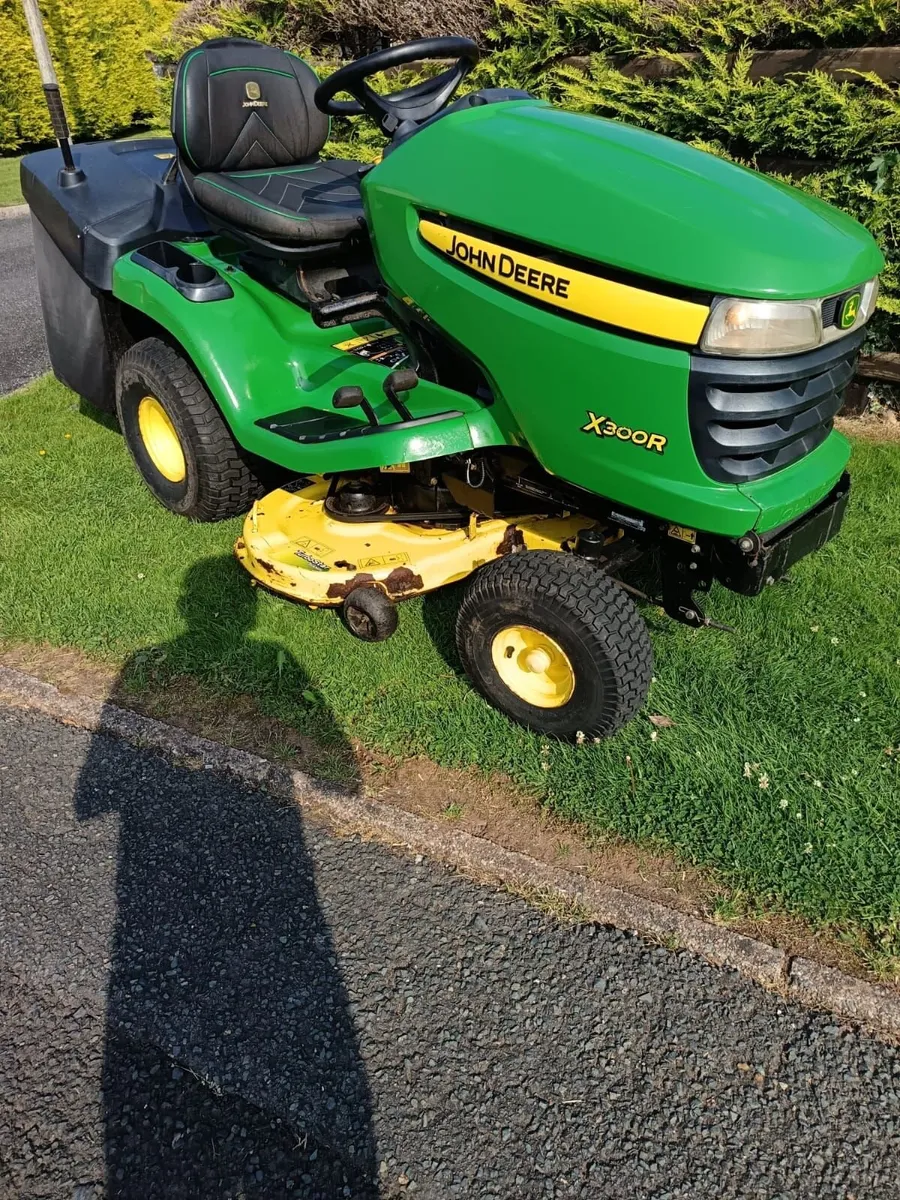 John deere commercial grade ride on lawnmower - Image 3