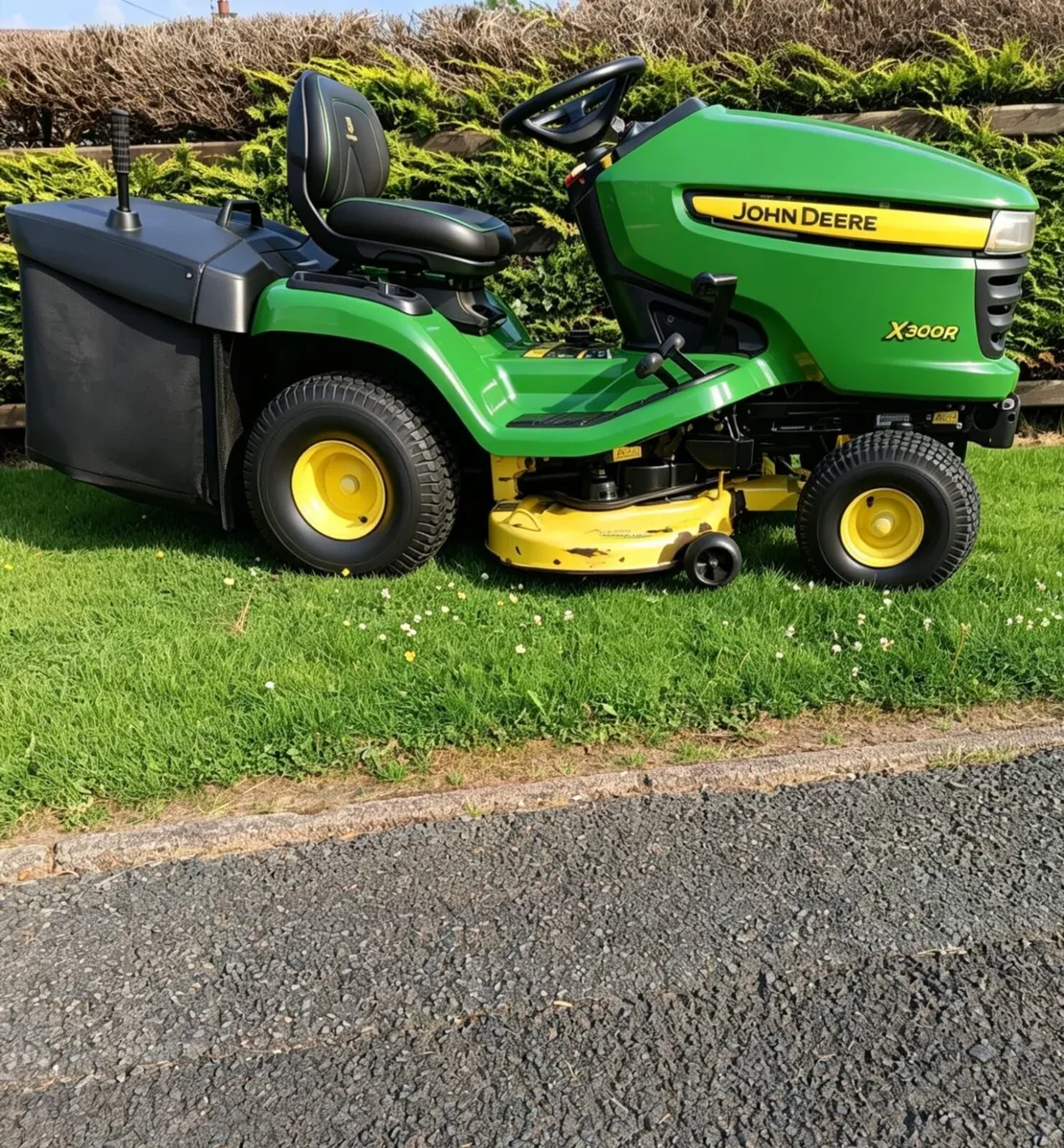John deere commercial grade ride on lawnmower - Image 4