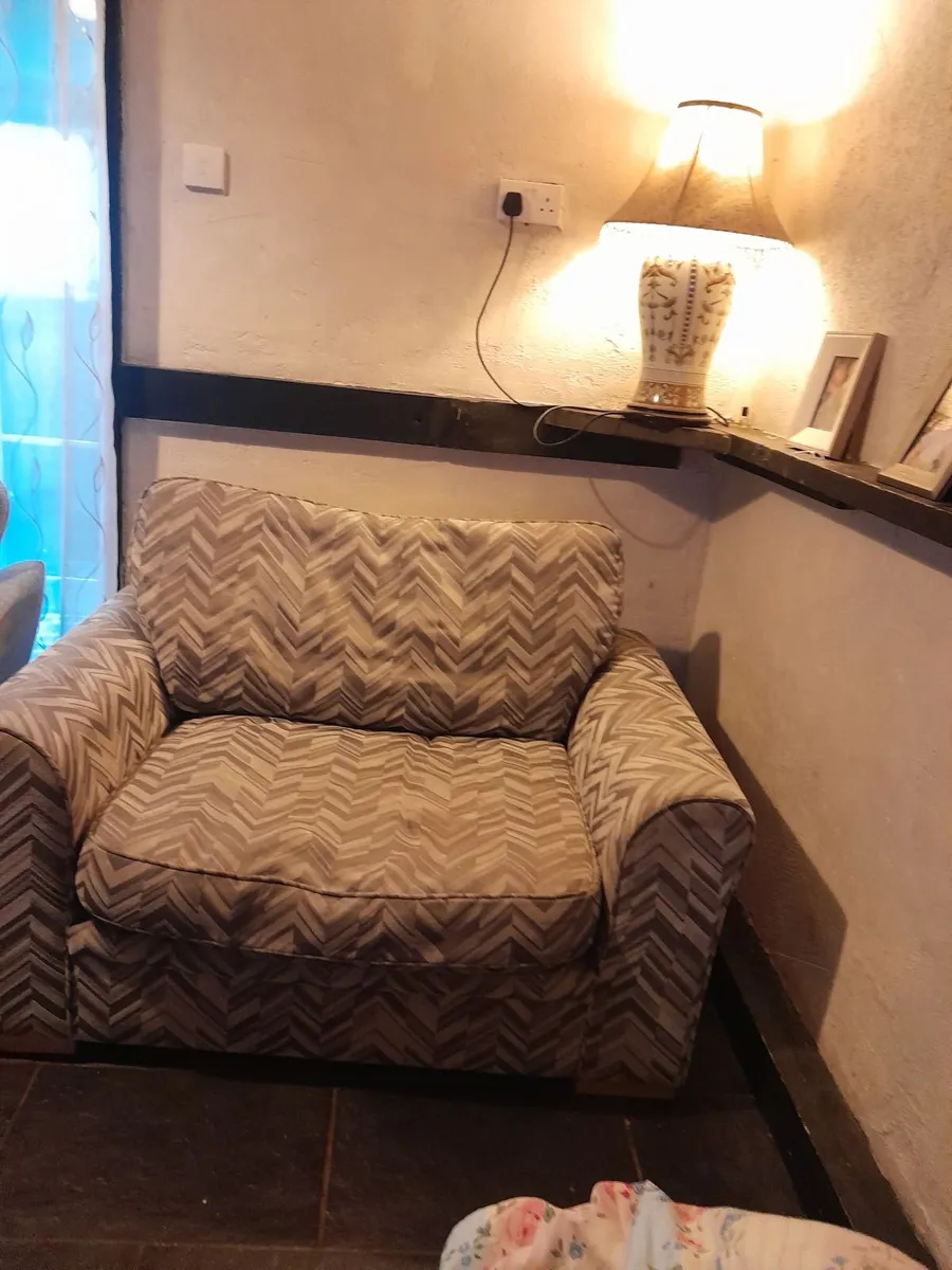 Couches - Image 2