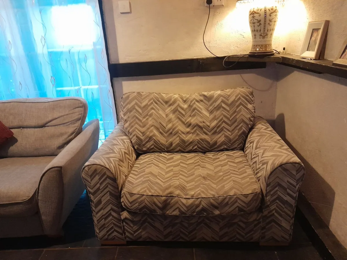 Couches - Image 4