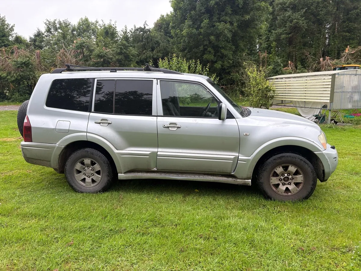06 Mitsubishi Pajero 3.2 LWB Commercial - Image 1