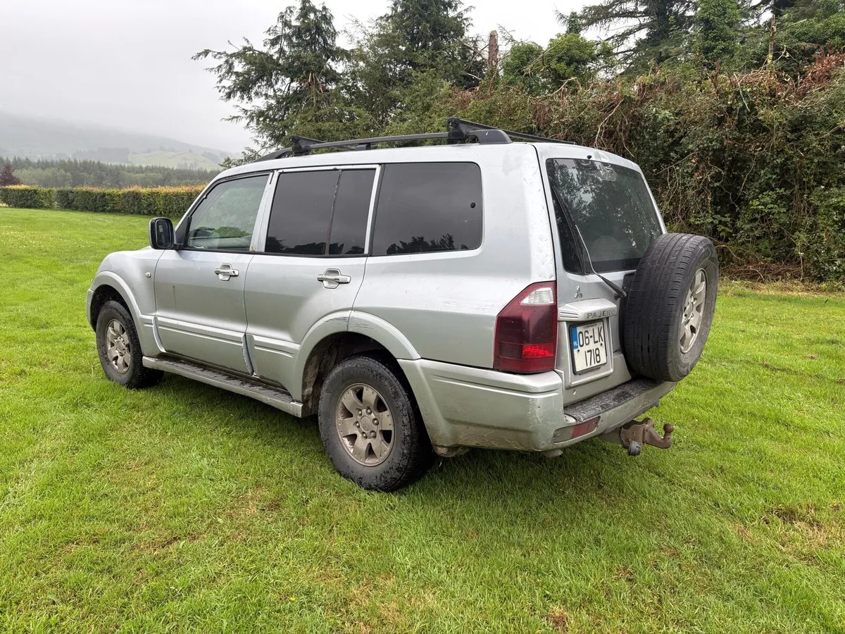 06 Mitsubishi Pajero 3.2 LWB Commercial - Image 4
