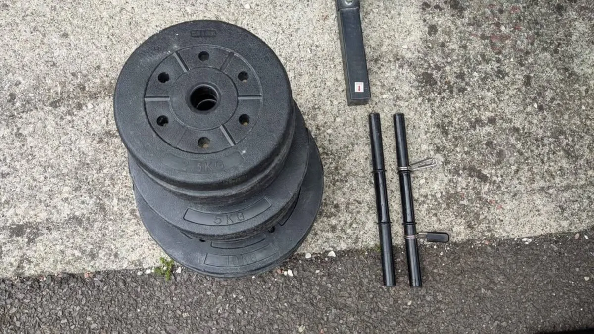 60 KG BARBELL SET WITH FOLDING WEIGHT BENCH - Image 3