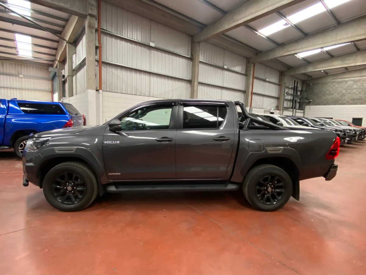 Toyota Hilux 2025 - Image 4