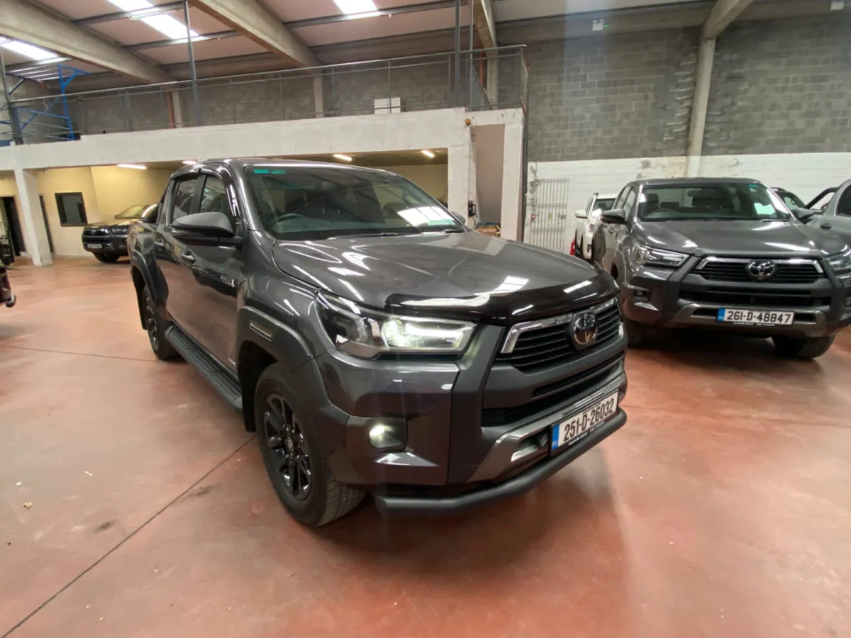 Toyota Hilux 2025 - Image 2