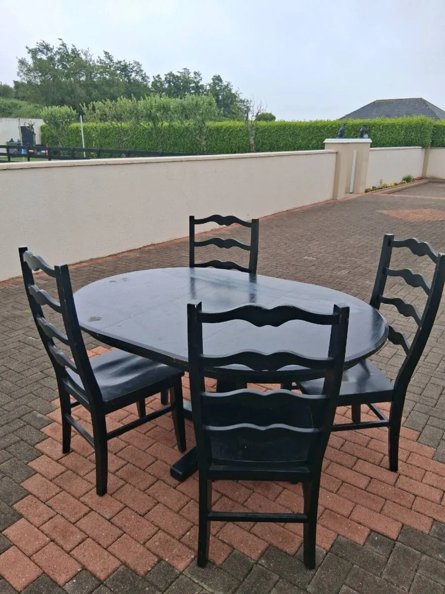 Table and 4 chairs - Image 2
