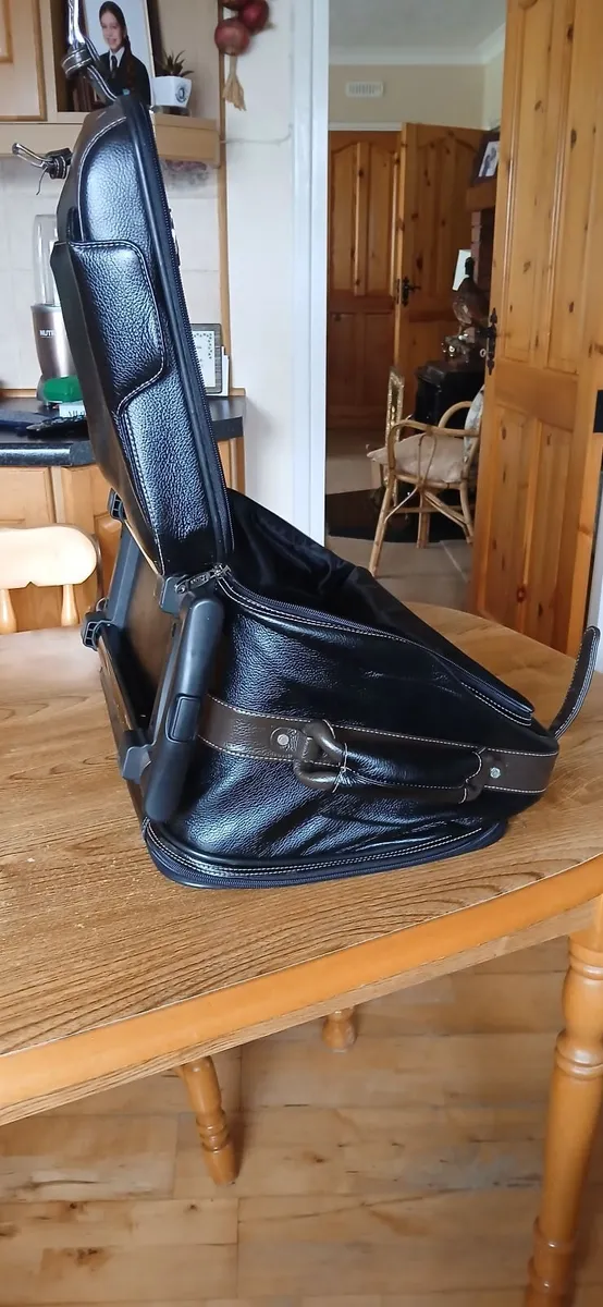 Travel case on wheels - Image 2