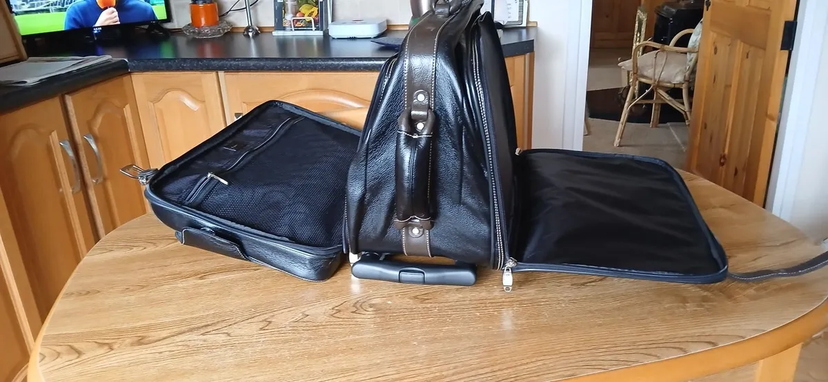 Travel case on wheels - Image 3