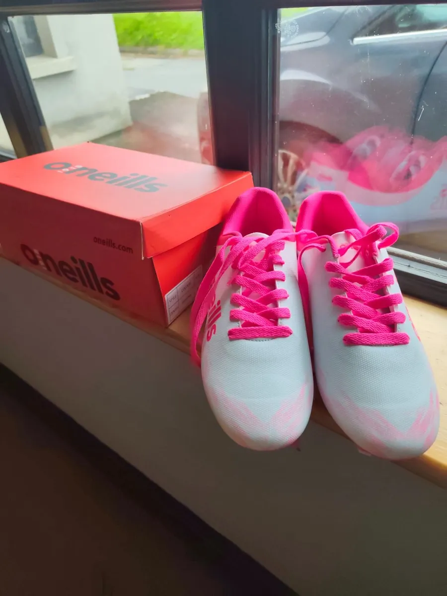 Football boots - Image 1