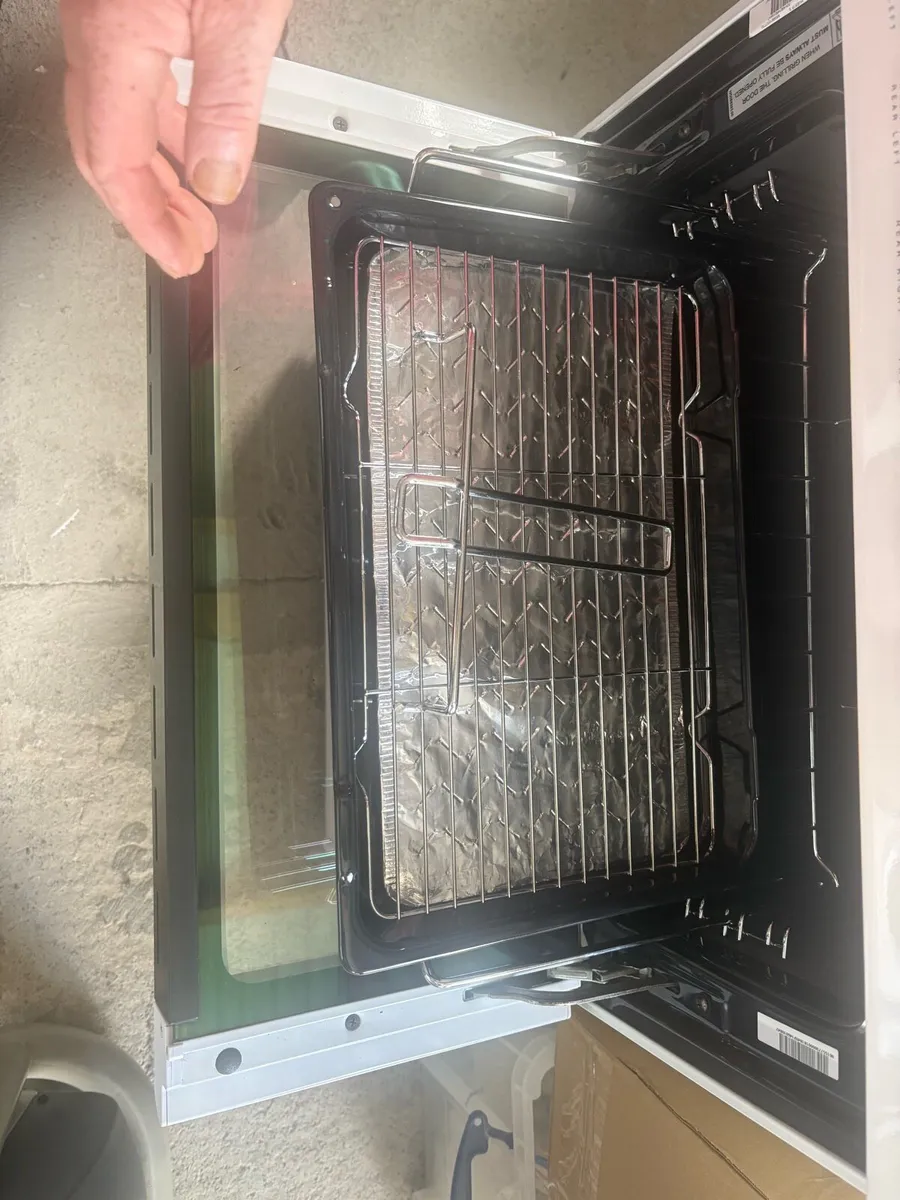 New Hotpoint electric cooker - Image 3