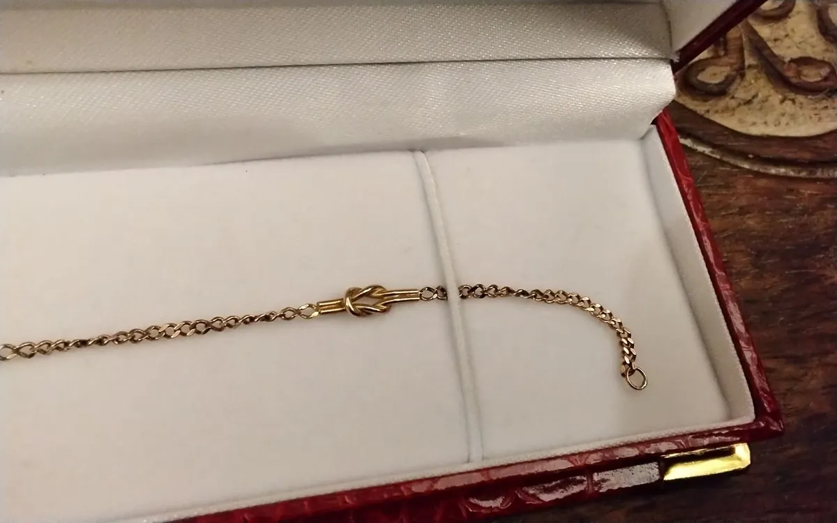 9ct Gold vintage infinity link bracelet 7.5"-8" - Image 1