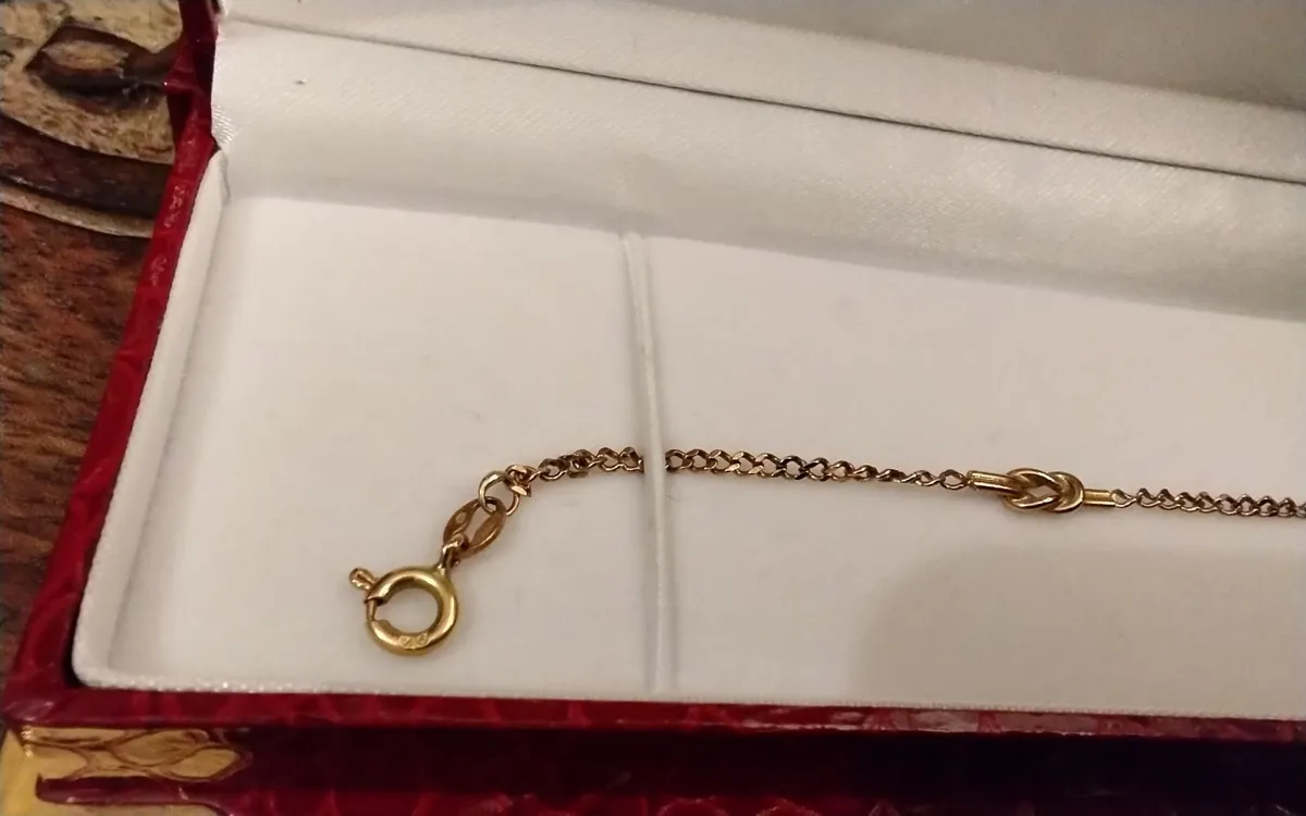 9ct Gold vintage infinity link bracelet 7.5"-8" - Image 2