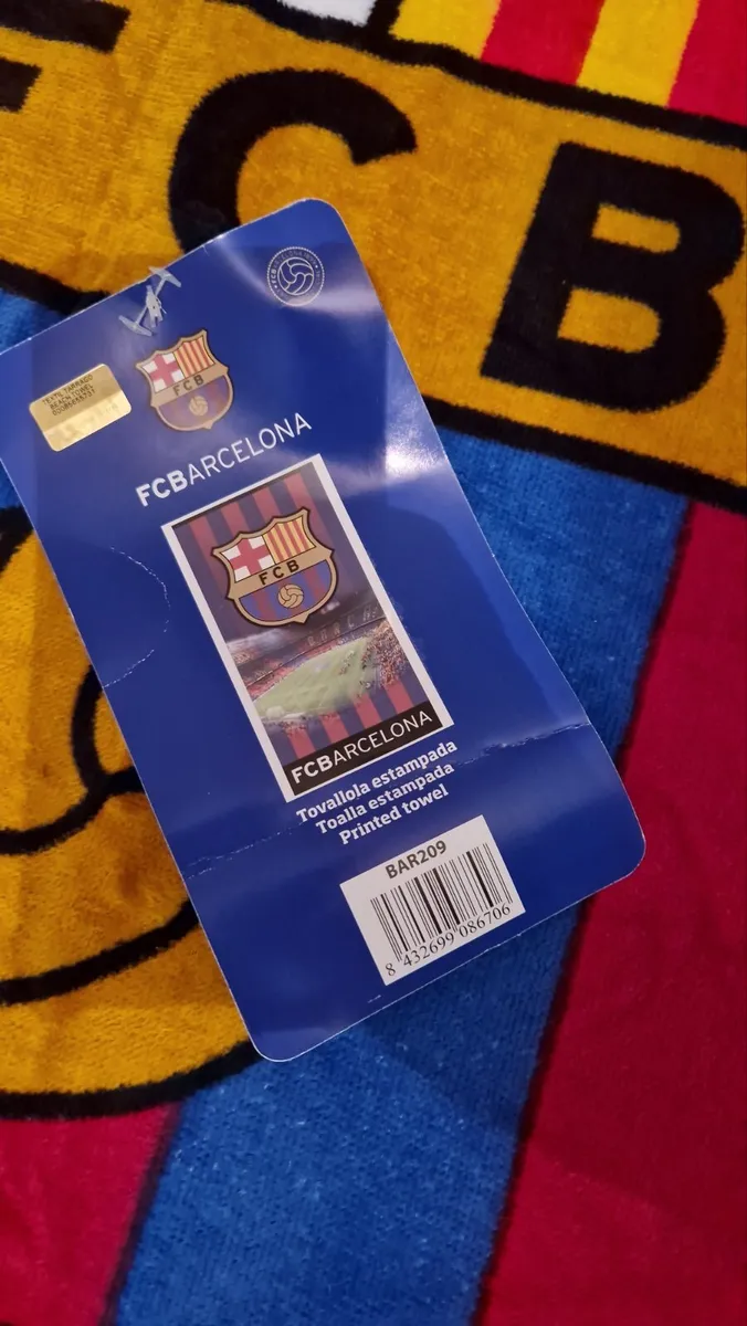 Barcelona towel and hat set - Image 2