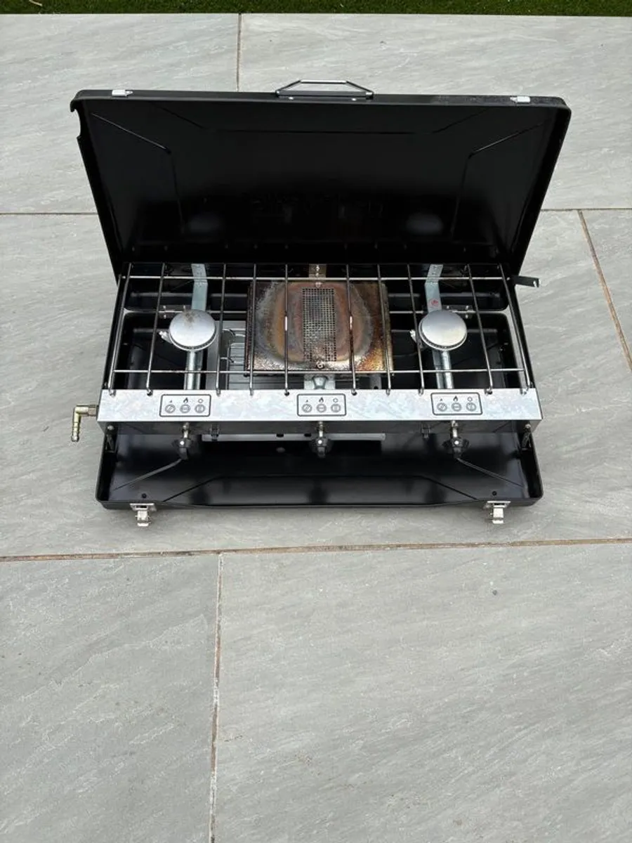 Halfords Camping Gas stove with gas connector - Image 3