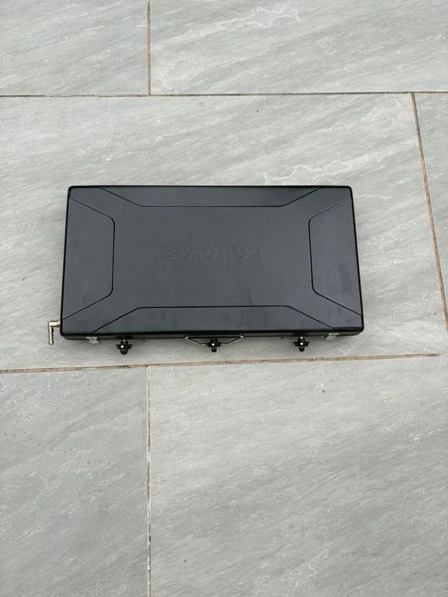 Halfords Camping Gas stove with gas connector - Image 4