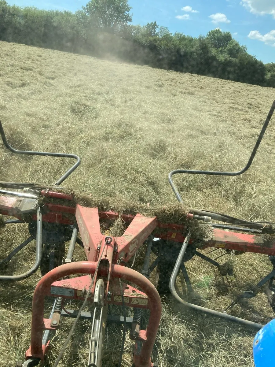 Round 4x4 green Hay, barley straw for sale - Image 2