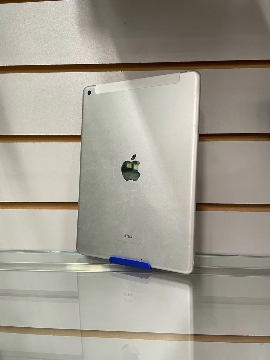 Ipad 6th gen 32 gb - Image 1