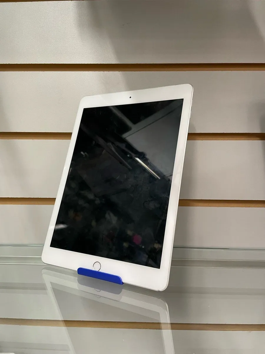 Ipad 6th gen 32 gb - Image 2