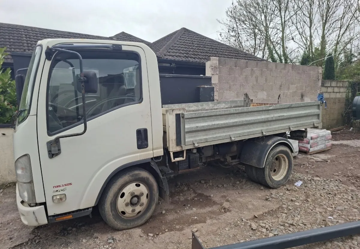 Isuzu tipper truck - Image 1