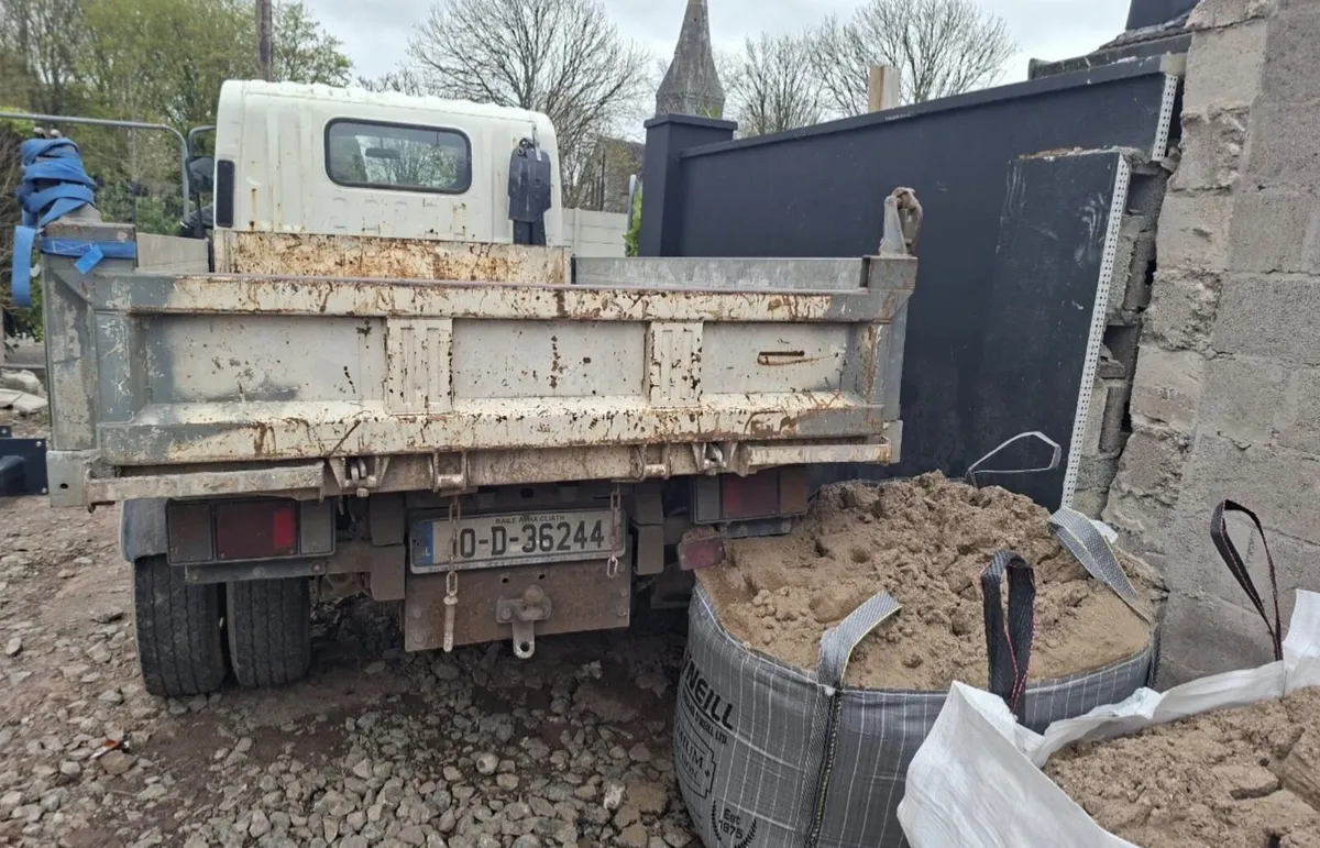 Isuzu tipper truck - Image 3