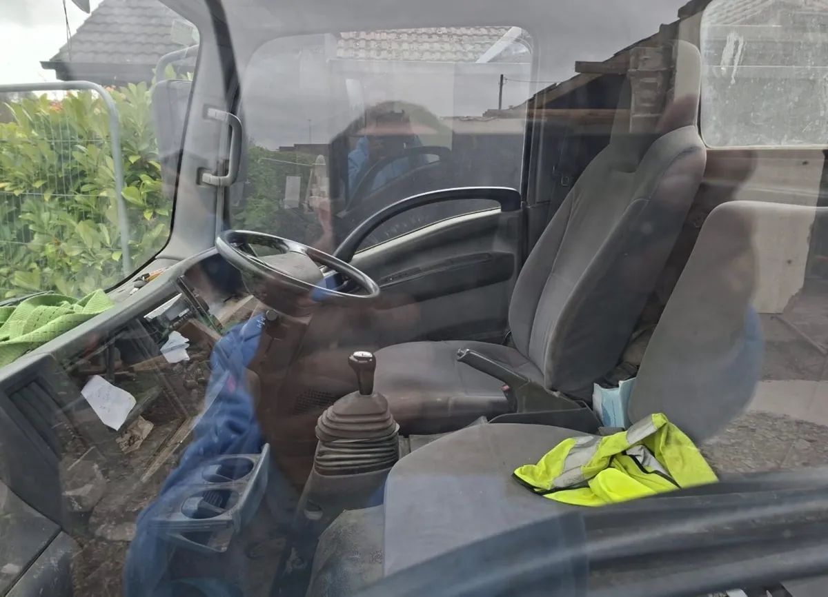Isuzu tipper truck - Image 4
