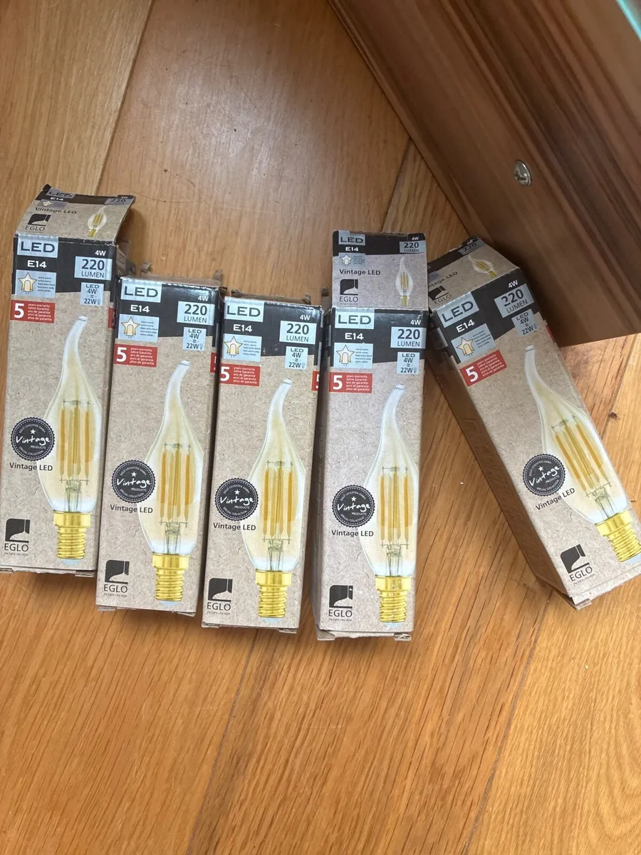 New Ceiling light plus bulbs in boxes - Image 4
