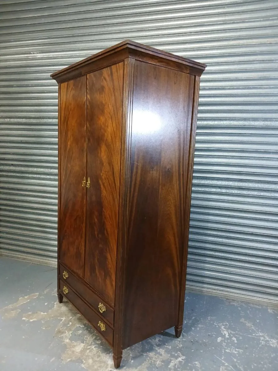 Solid wood wardrobe
2m high × 1m wide - Image 1