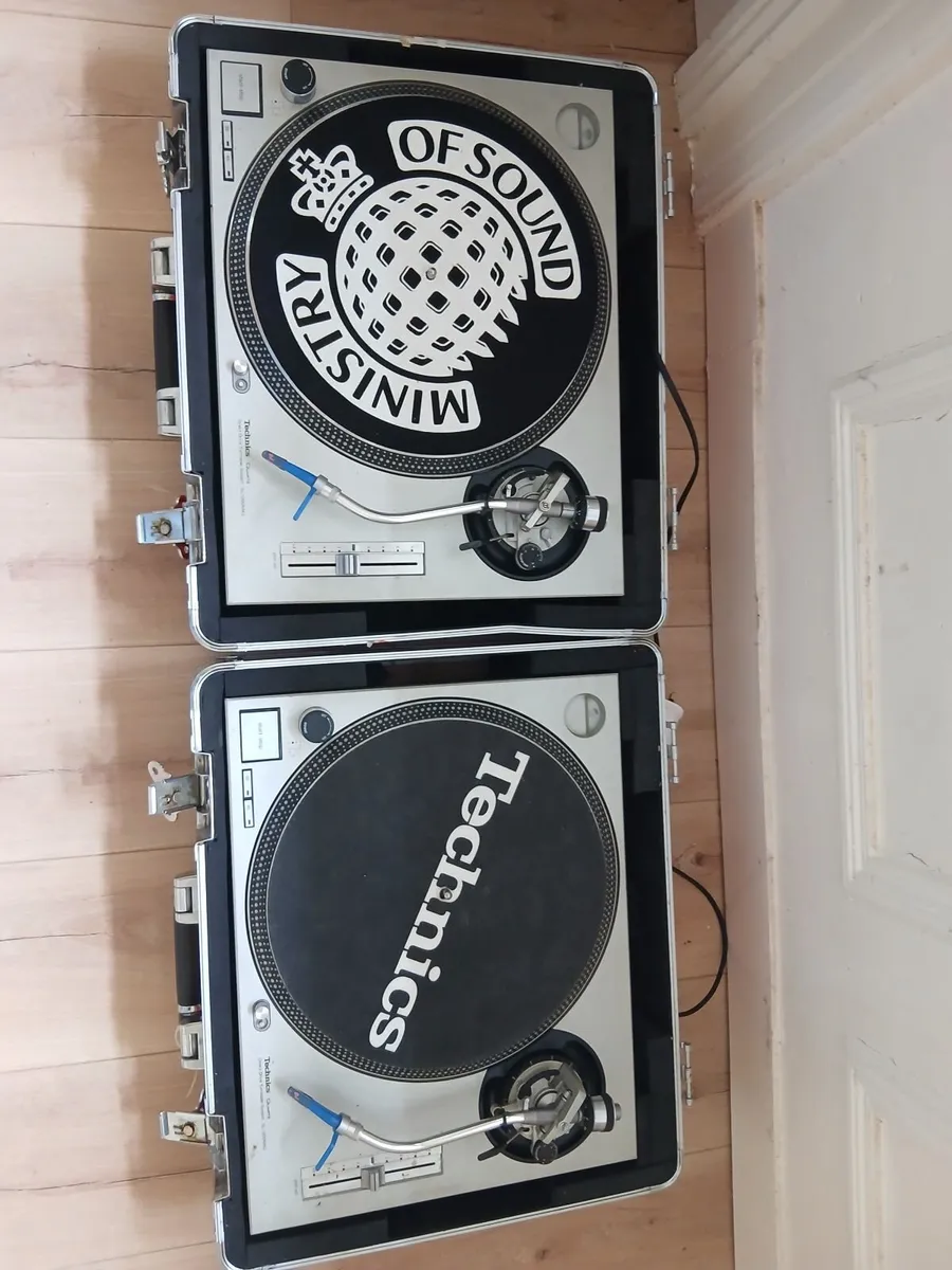 A pair of Silver technics 1200 mk2 - Image 2