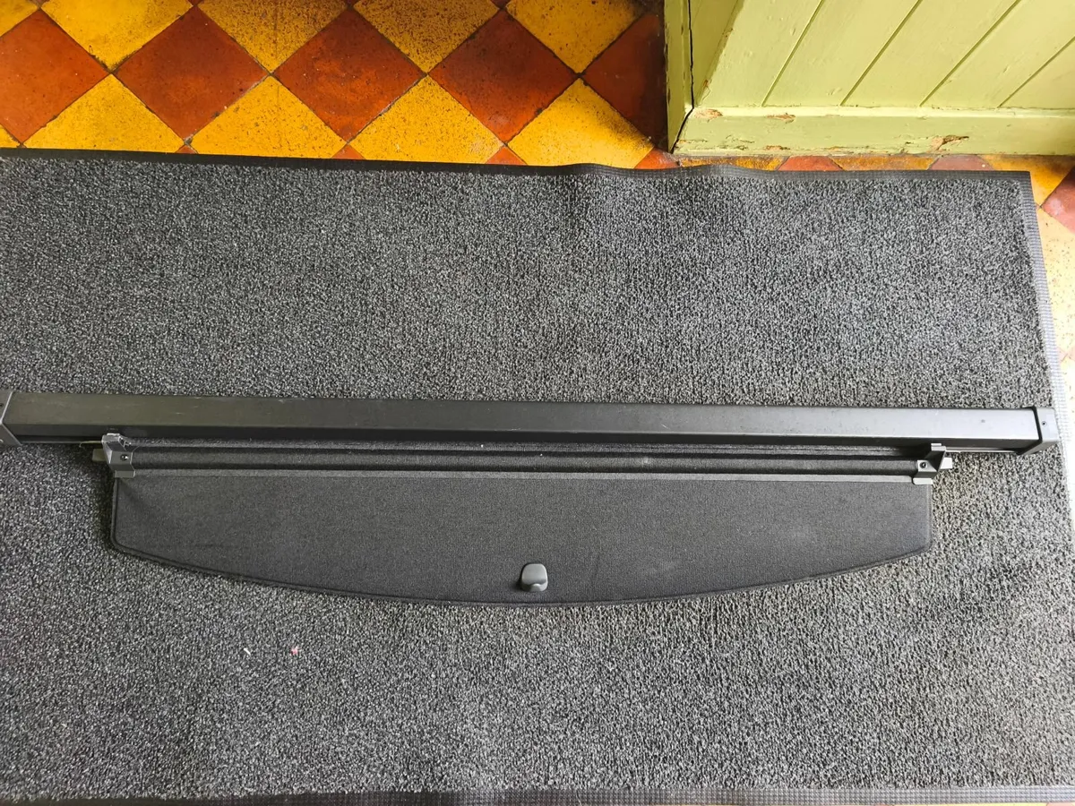 2019 Peugeot 5008 parcel shelf. like brand new