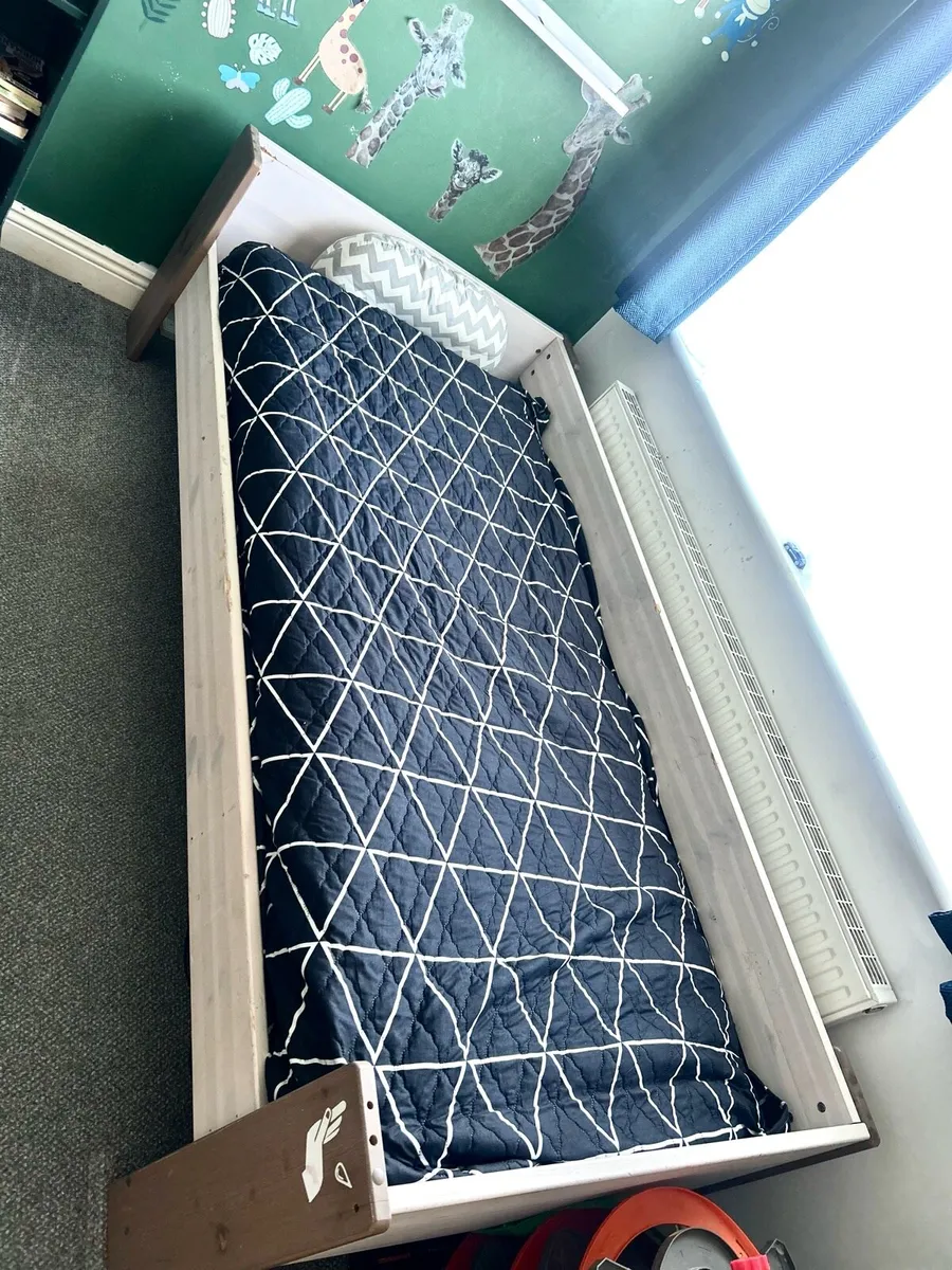 Single bed - Image 2