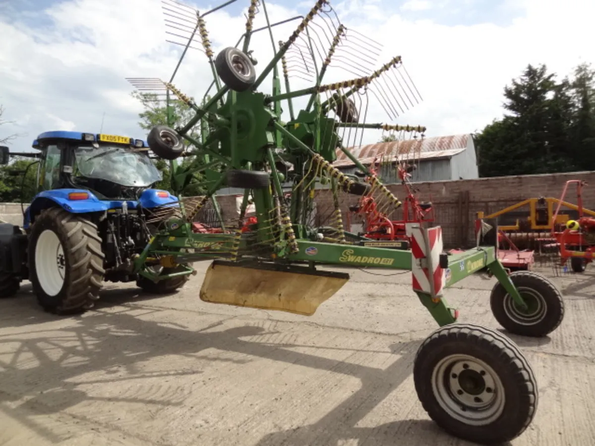 Krone Swadro 681E Twin Rotor Rake Immaculate - Image 4