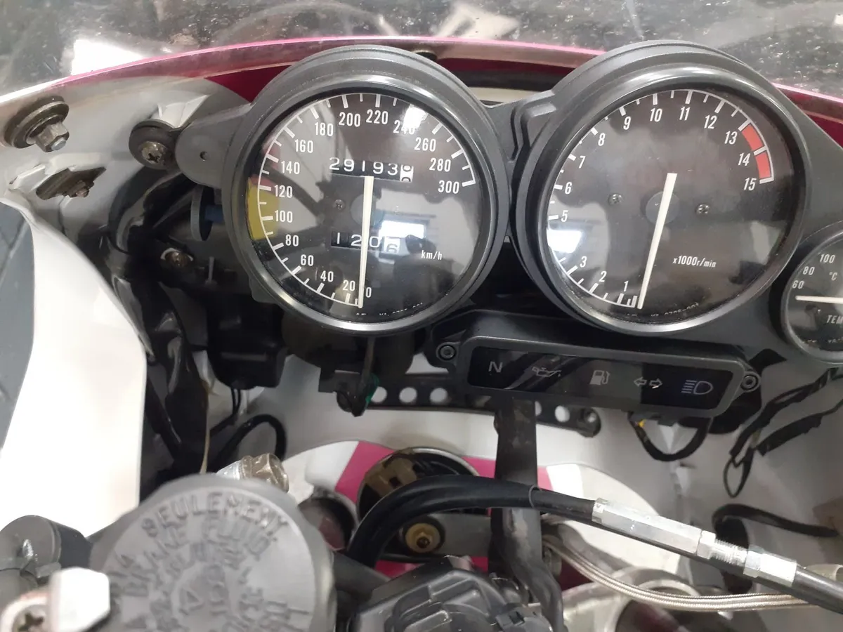YAMAHA YZF 750 R - Image 3
