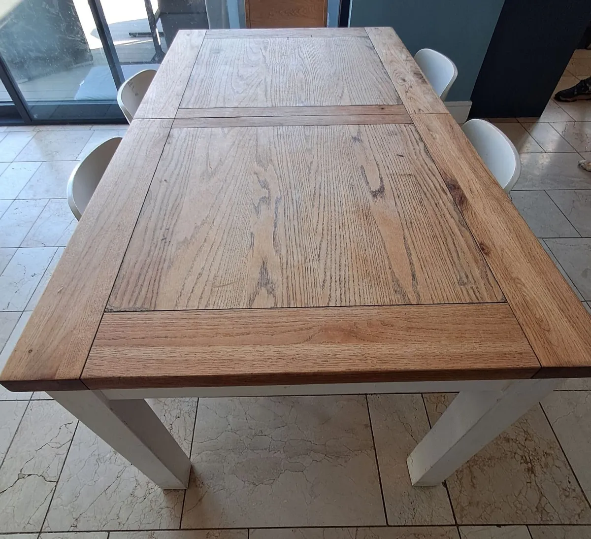 Dining room table - Image 1