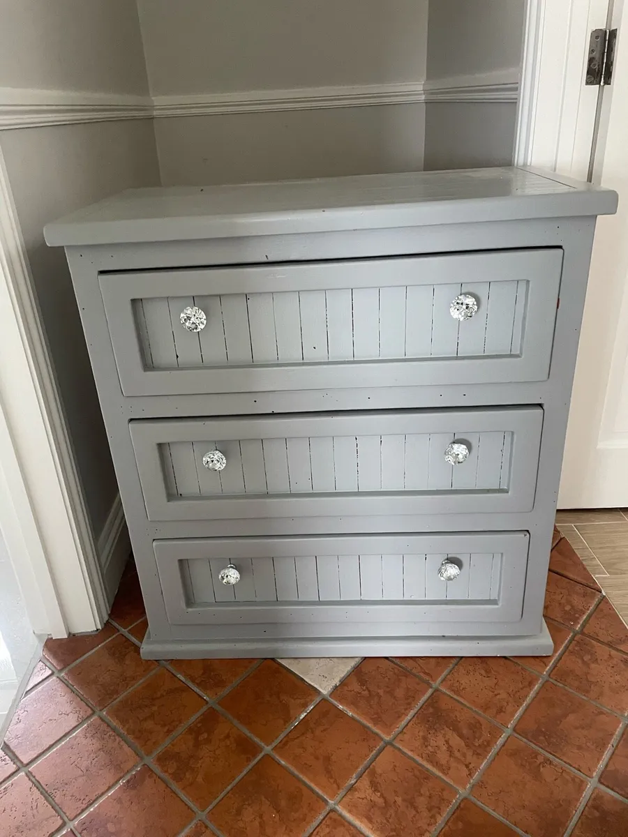 3 drawer chest of drawers - Image 1