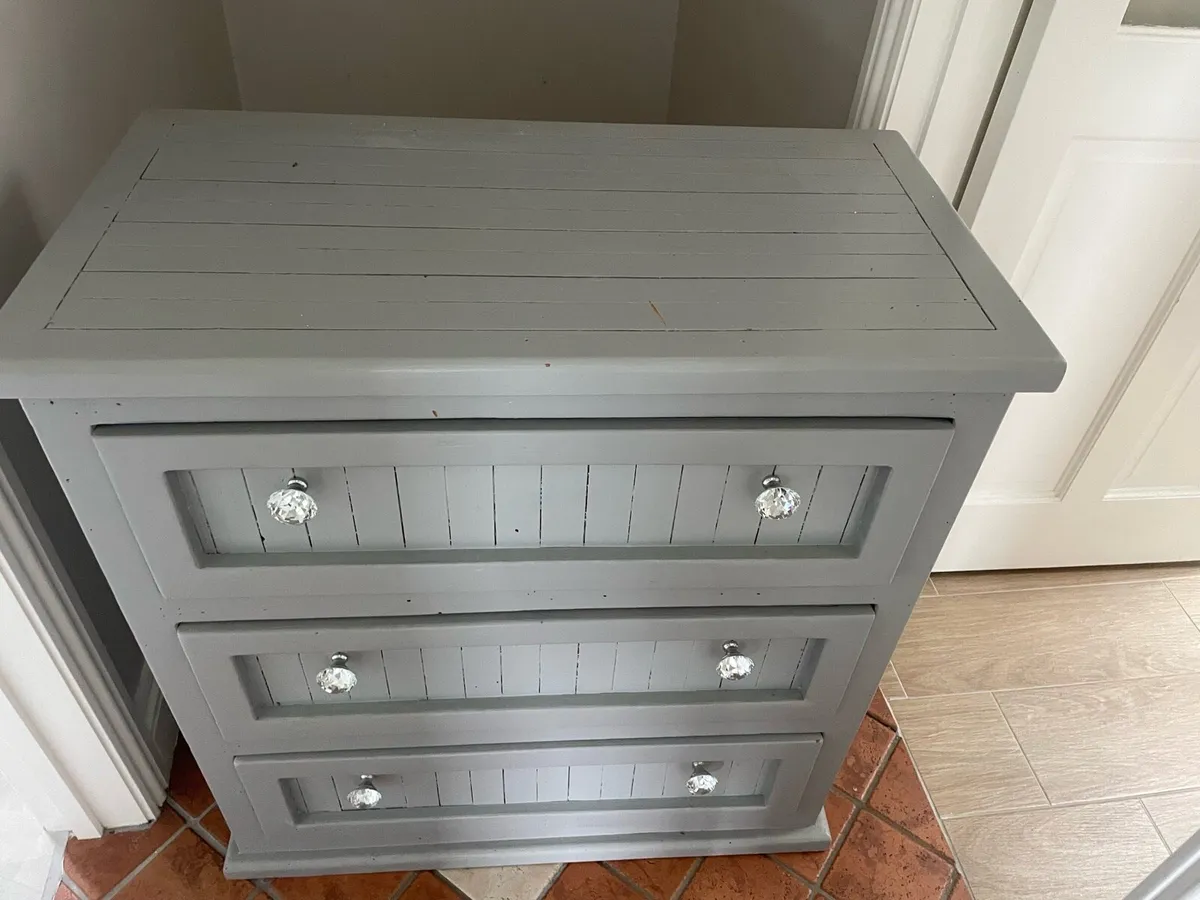 3 drawer chest of drawers - Image 2