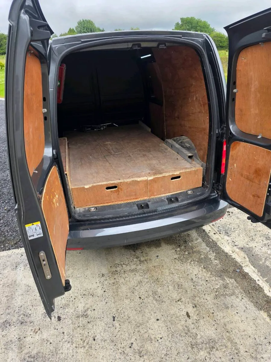 Volkswagon Caddy Maxi - Image 3