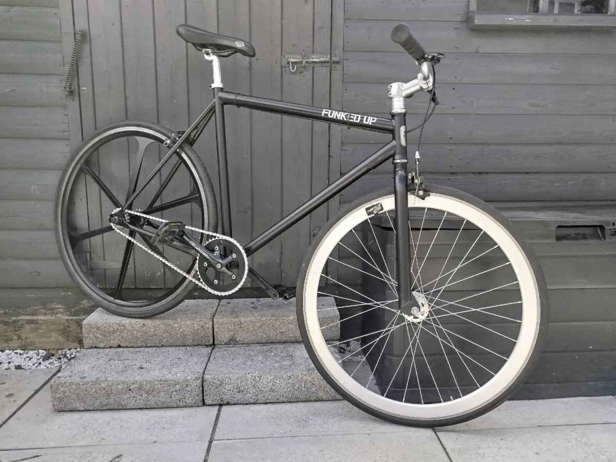Funked up fixed gear bike - Image 1
