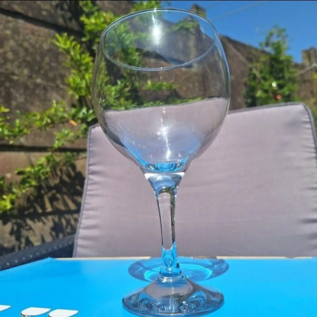 Set of 6 Ravenhead Gin Balloon Glasses - Image 2