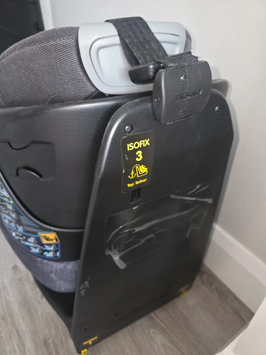 Maxi Cosi Car Seat - Image 1