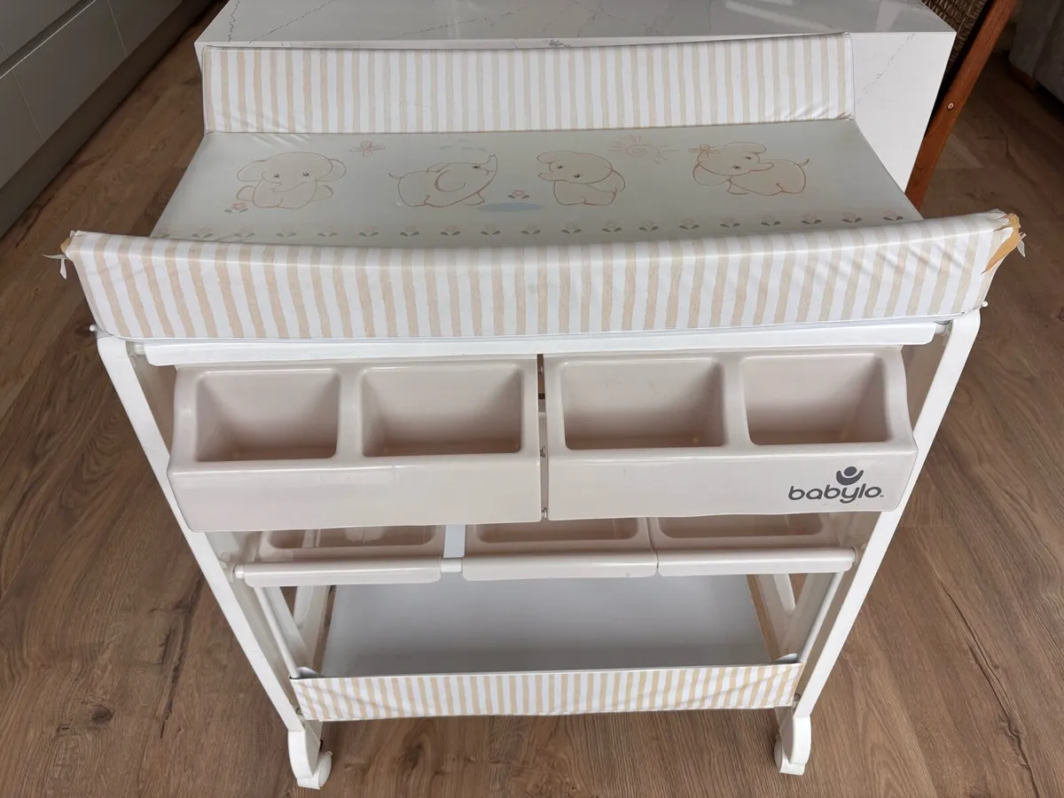 Babylo Change table and bath - Image 1