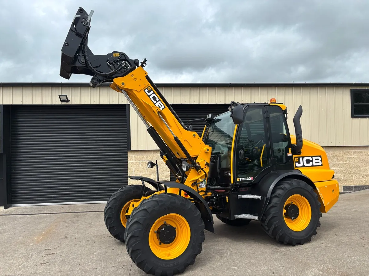 LATE 2022 JCB TM 320s - Image 3