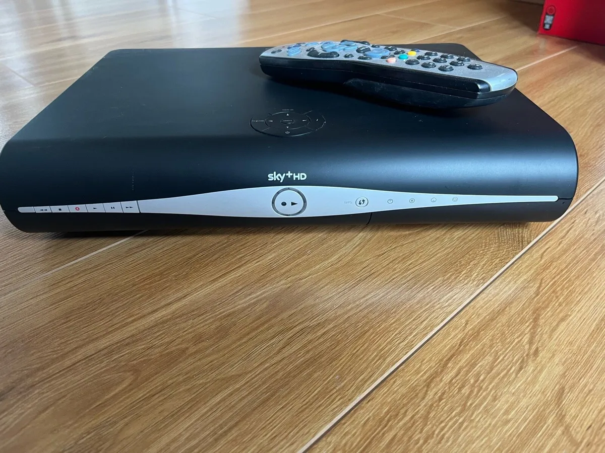 Free to takeaway sky box and remote - Image 1