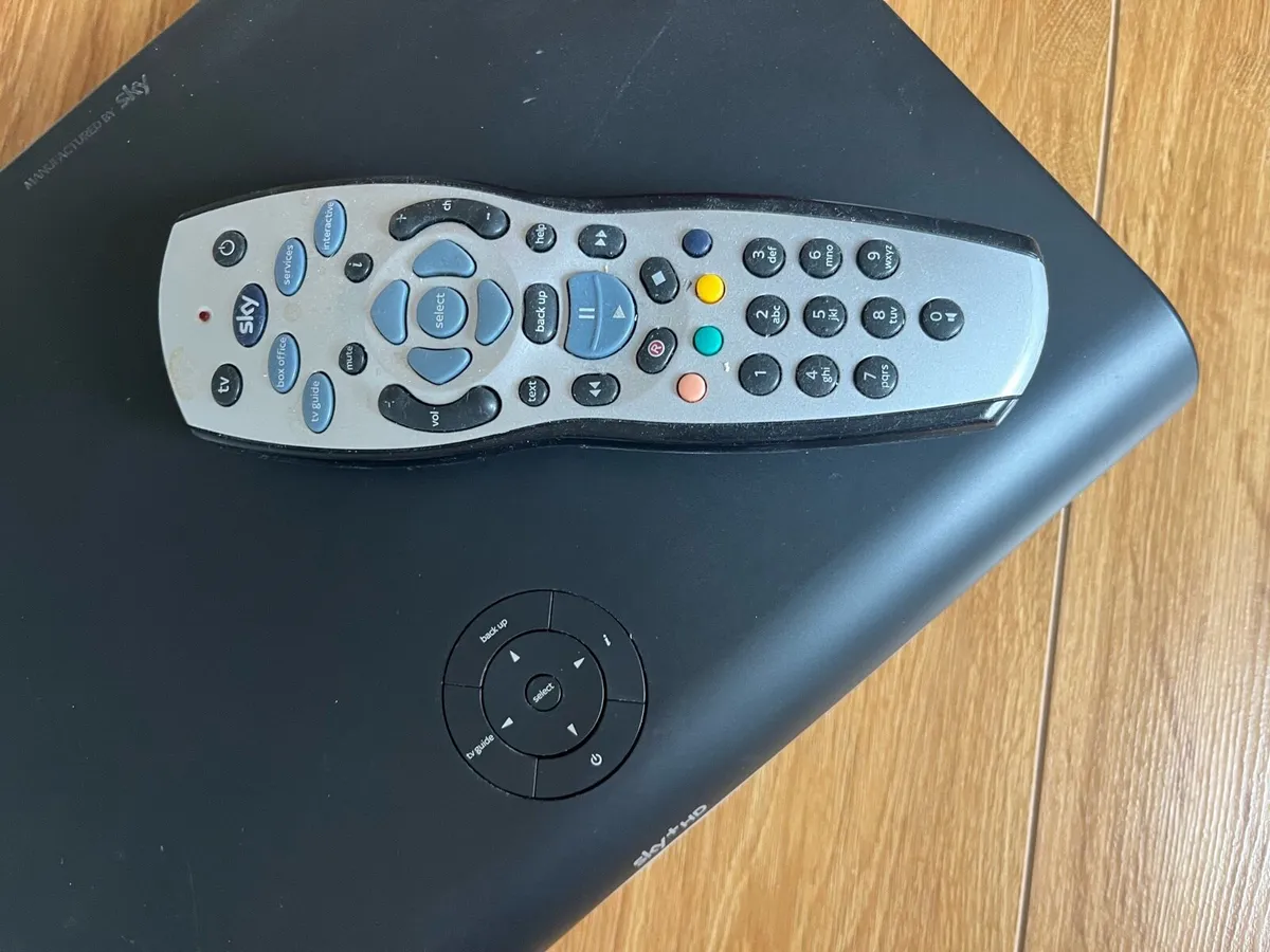 Free to takeaway sky box and remote - Image 2